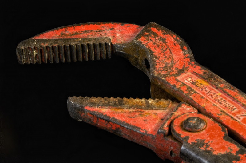 plombier-TOUET SUR VAR-min_pipe-wrench-318084